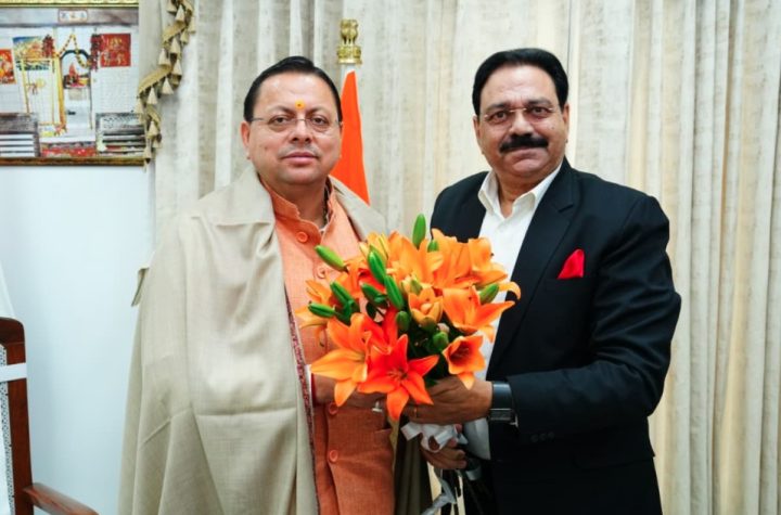 राज्य पिछड़ा वर्ग कल्याण परिषद के उपाध्यक्ष अशोक वर्मा ने मुख्यमंत्री धामी से की शिष्टाचार भेंट