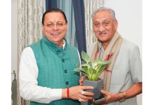 मुख्यमंत्री धामी से मिले पूर्व मुख्यमंत्री विजय बहुगुणा