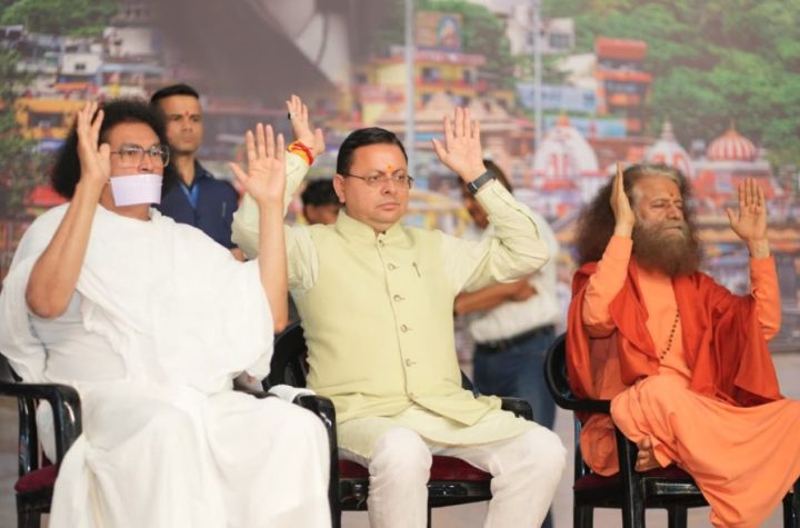 मुख्यमंत्री धामी ने श्रीराम कथा के समापन समारोह में लिया भाग