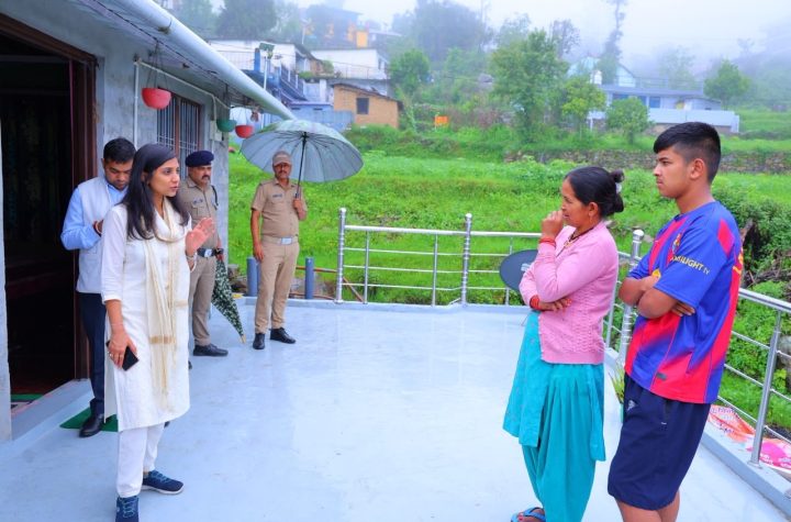 पर्यटन को बढ़ावा देने के लिए होमस्टे सुविधाओं का जिलाधिकारी ने किया निरीक्षण