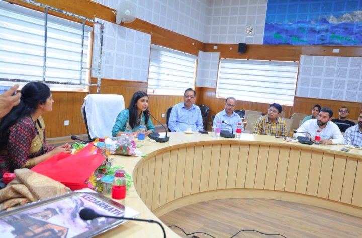 स्थानांतरण पर जिला विकास अधिकारी मनविंदर कौर को भावभीनी विदाई