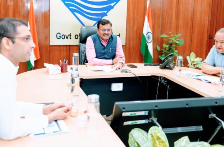 मुख्य सचिव आनन्द बर्द्धन ने पर्यटन विभाग की सभी योजनाओं पर ली जानकारी