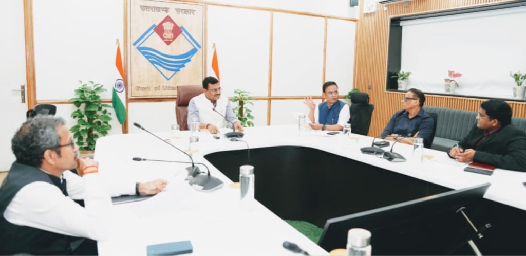 मुख्य सचिव आनन्द बर्द्धन की अध्यक्षता में हुई व्यय वित्त समिति की बैठक