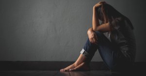 इलाज कराने आई युवती से अस्पताल में छेड़छाड़