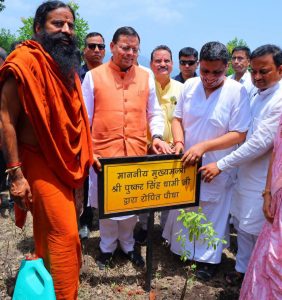 मुख्यमंत्री ने किया पौधारोपण