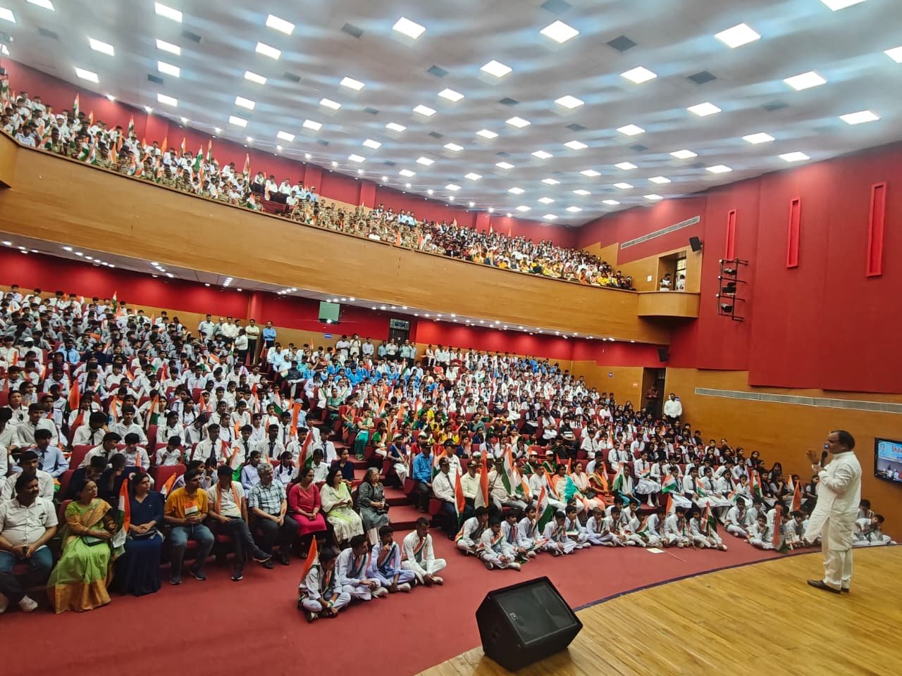 तिरंगा देश की आन, बान और शान का प्रतीक, हर घर पर लहराएं तिरंगा: डॉ. धन सिंह रावत