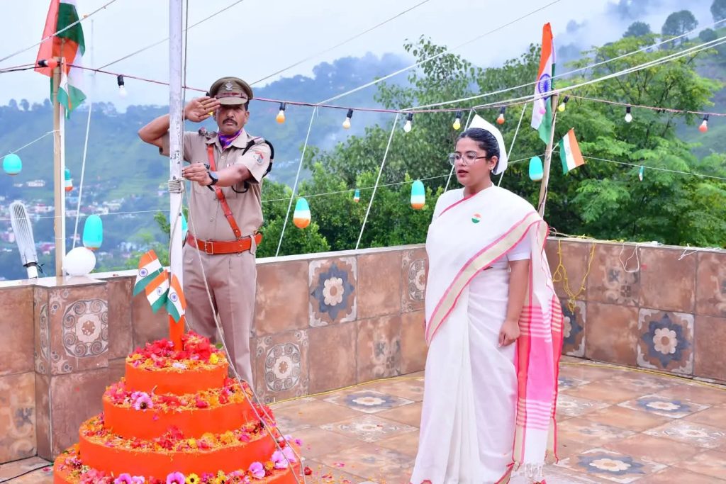 स्वतंत्रता संग्राम सेनानियों एवं शहीदों को नमन किया