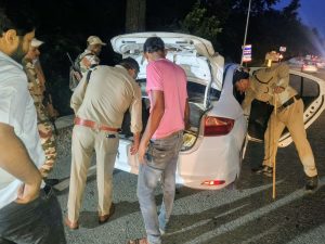 एसएसपी देहरादून के निर्देशों पर सम्पूर्ण जनपद में दून पुलिस द्वारा लगातार चलाया जा रहा सघन चेकिंग अभियान
