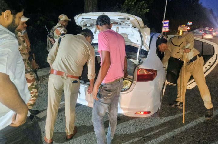 एसएसपी देहरादून के निर्देशों पर सम्पूर्ण जनपद में दून पुलिस द्वारा लगातार चलाया जा रहा सघन चेकिंग अभियान