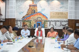 रुद्रप्रयाग में आपदा प्रबंधन की समीक्षा, बंद सड़कों को जल्द खोलने के निर्देश