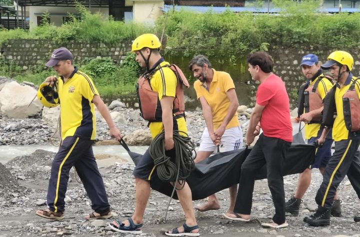 सहस्त्रधारा में स्नान के दौरान डूबे व्यक्ति की तलाश में उतरी SDRF, 2 किलोमीटर दूर मिला शव