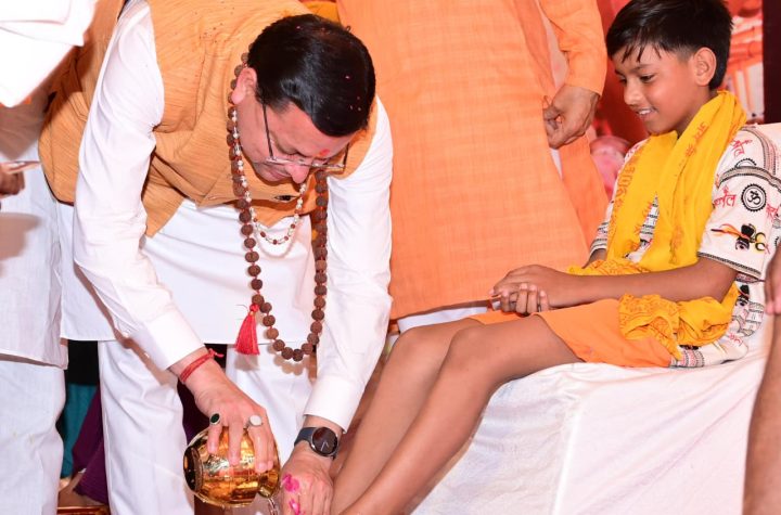 पुष्पवर्षा और चरण प्रक्षालन के साथ देवभूमि ने किया शिवभक्त कांवड़ियों का अभिनंदन