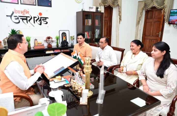 मुख्यमंत्री धामी से मिले शेफ केशव नेगी, सहयोग के लिए जताया आभार