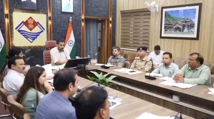 स्वतंत्रता दिवस की तैयारियों को लेकर डीएम डॉ0 आशीष चौहान ने की समीक्षा बैठक