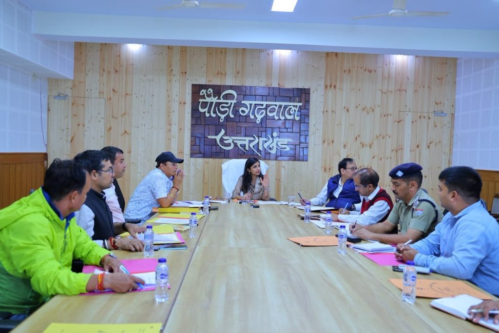 तीन चरणों में होगा खेल महाकुंभ, जिलाधिकारी ने तैयारियों की समीक्षा की