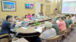 मतदाता पुनरीक्षण को लेकर राजनीतिक दलों के साथ डीएम की अहम बैठक