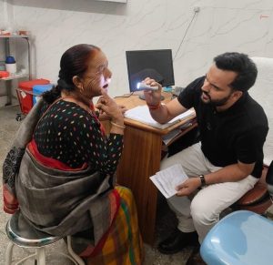 जिला चिकित्सालय पौड़ी में विशेषज्ञ स्वास्थ्य शिविर के दूसरे दिन 451 मरीजों ने लिया निःशुल्क उपचार