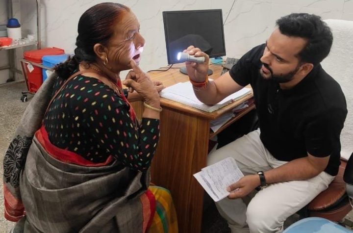 जिला चिकित्सालय पौड़ी में विशेषज्ञ स्वास्थ्य शिविर के दूसरे दिन 451 मरीजों ने लिया निःशुल्क उपचार