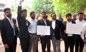 BCI चेयरमैन के इस्तीफे की मांग को लेकर दिल्ली में वकीलों का प्रदर्शन