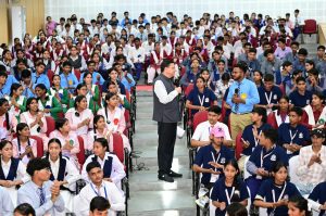 सीएम धामी ने विद्यार्थियों से किया सीधा संवाद, कहा—युवा ही देश और प्रदेश के भविष्य के निर्माता