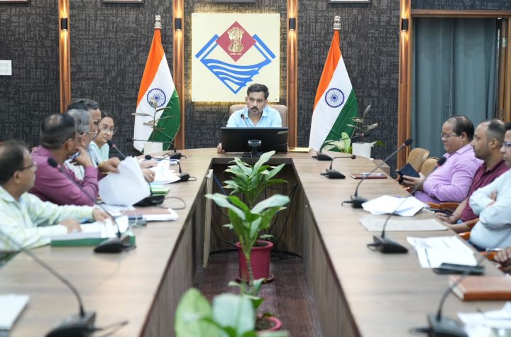 जल जीवन मिशन की लंबित योजनाओं को सर्वाेच्च प्राथमिकता से पूरा करें- डीएम