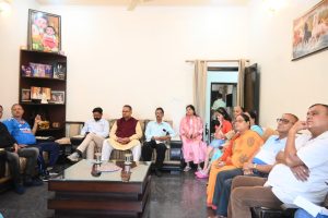 कैबिनेट मंत्री गणेश जोशी ने सुनी पीएम के मन की बात, बोले- सामाजिक कार्य की प्रेरणा देता है प्रत्येक एपिसोड
