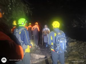 चीड़बासा स्लाइडिंग जोन में संयुक्त रेस्क्यू अभियान चलाकर 1500 यात्रियों को सुरक्षित पहुंचाया गौरीकुंड