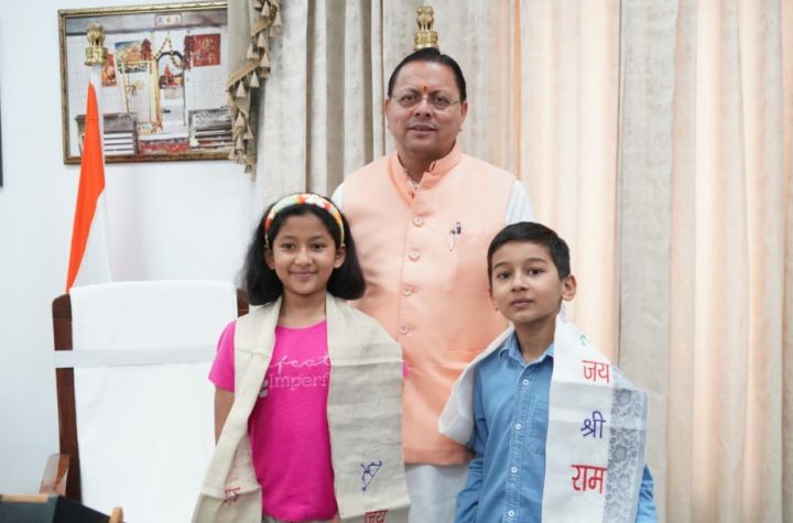 मुख्यमंत्री धामी से मिले नन्हे पर्वतारोही रियांश पंत और प्रिशा रावत