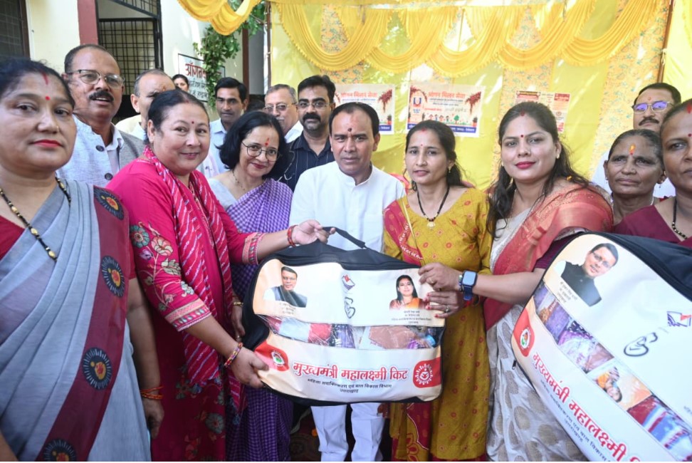 टॉपर छात्र-छात्राओं को सरकार देगी लैपटॉप, डिग्री कॉलेज में प्रवेश पर मिलेंगे 51 हजार