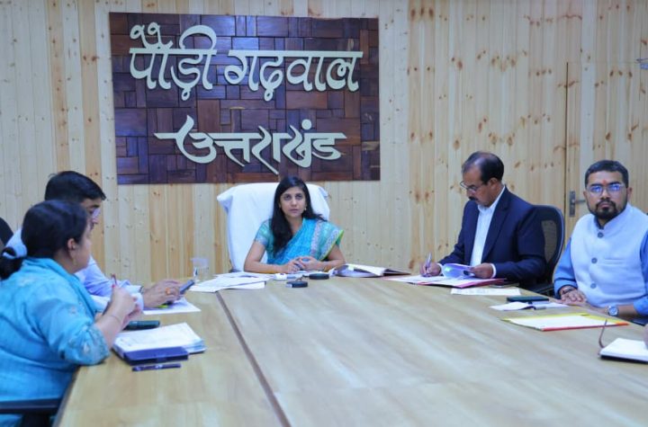 मुख्यमंत्री के निर्देशों के क्रम जनपद की सड़कों को गड्ढामुक्त करने हेतु चलाया जाएगा अभियान