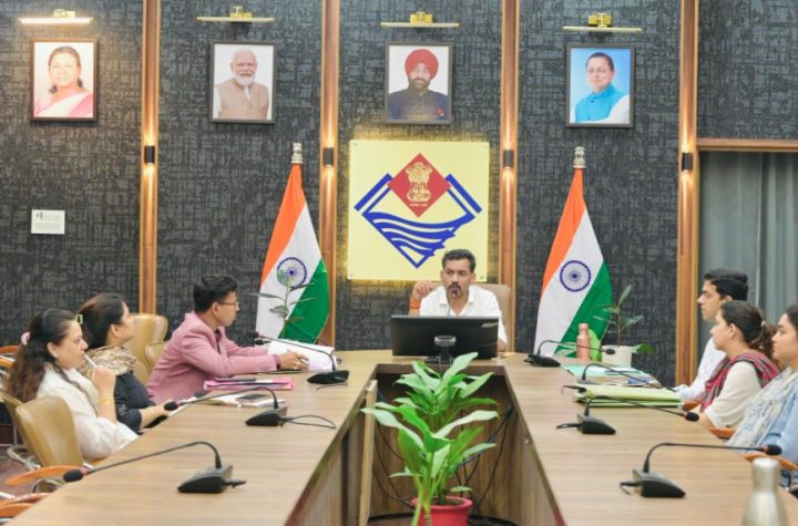 वन भूमि हस्तांतरण के लंबित प्रकरणों के निस्तारण में लाएं तेजी- जिलाधिकारी