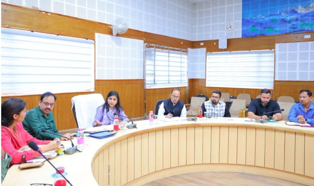 पौड़ी में घेरबाड़ नीति के प्रभावी क्रियान्वयन पर मंथन, डीएम ने दिए निर्देश