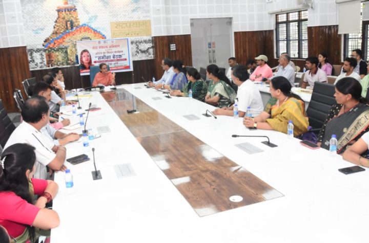 ‘कैबिनेट मंत्री रेखा आर्या ने आंगन का मिलन’ कार्यक्रम की तैयारियों को लेकर की समीक्षा बैठक