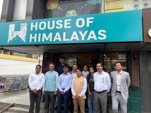 स्थानीय शिल्प कौशल को वैश्विक पहचान: भारतीय राजनयिकों ने किया ‘हाउस ऑफ हिमालयाज़’ आउटलेट का दौरा
