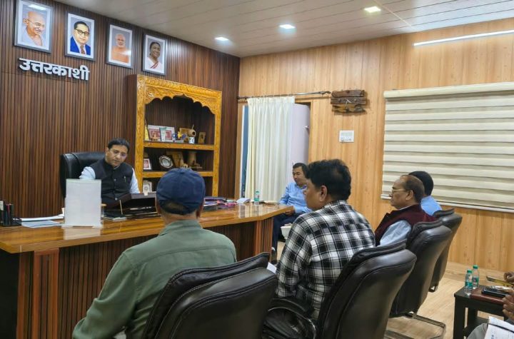 प्रशिक्षण तक सीमित नहीं, युवाओं को रोजगार से जोड़ें अधिकारी: डीएम