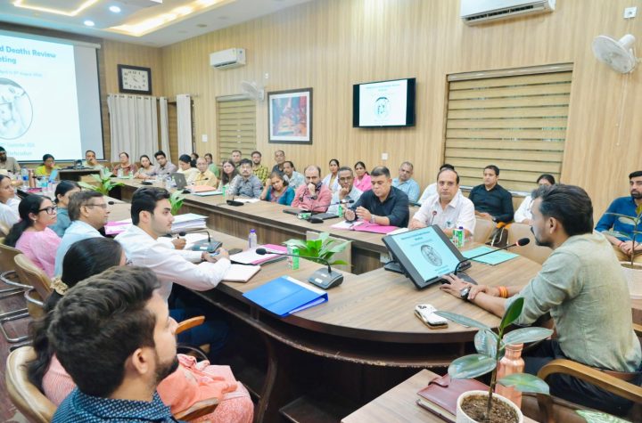 स्वास्थ्य सेवाओं में लापरवाही पर जिलाधिकारी सख्तः एएनएम निलंबित, मातृ एवं शिशु मृत्यु दर घटाने के लिए टास्क फोर्स के निर्देश