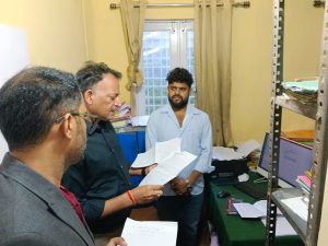 जिला पंचायत कार्यालय के औचक निरीक्षण में विभिन्न अनियमितताएं सामने आईं, जांच के निर्देश