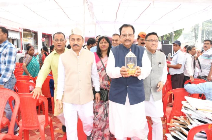 पीएम मोदी के जनसेवा के 25 वर्ष पूरे, हल्द्वानी में निकली मशाल सेवा ज्योति यात्रा