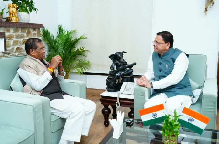मुख्यमंत्री पुष्कर सिंह धामी से सांसद फग्गन सिंह कुलस्ते ने की शिष्टाचार भेंट