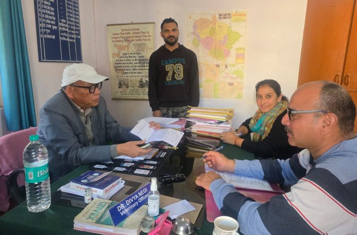अपर निदेशक ने किया श्रीनगर पशु चिकित्सालय का आकस्मिक निरीक्षण, टीकाकरण एवं विभागीय लक्ष्यों को समय पर पूरा करने के निर्देश