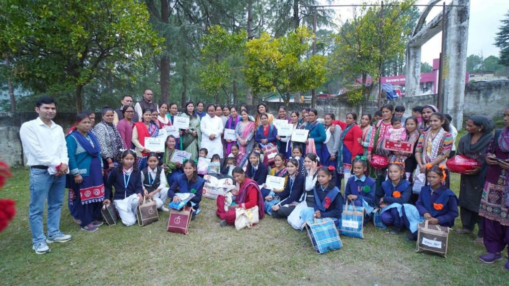 पोषण माह के समापन पर आंगनबाड़ी कार्यकर्त्रियों को किया सम्मानित