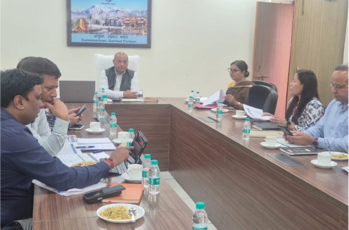 तय समय में सड़कें गड्ढामुक्त न होने पर गढ़वाल आयुक्त सख्त