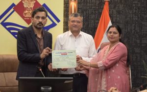 देहरादून में जिला योजना समिति के नवनिर्वाचित सदस्यों को मिले प्रमाण पत्र
