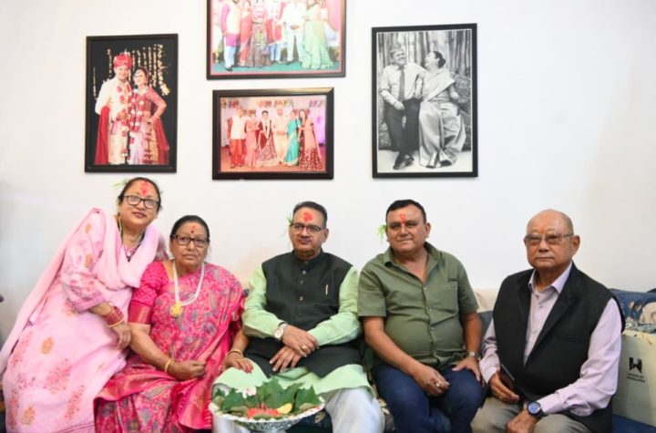 कैबिनेट मंत्री गणेश जोशी ने गोर्खाली समाज के वरिष्ठजनों से लिया आशीर्वाद, दशैं एवं विजयादशमी की दी शुभकामनाएं