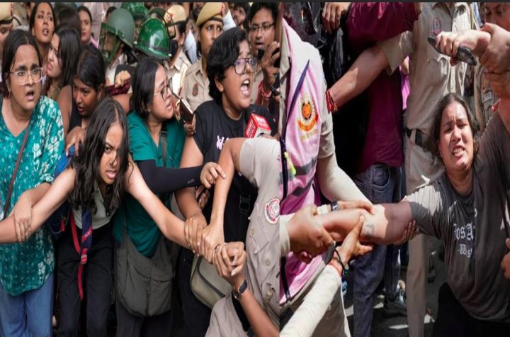सीईसी के इस्तीफे की मांग को लेकर दिल्ली में प्रदर्शन, पुलिस ने कई प्रदर्शनकारियों को हिरासत में लिया